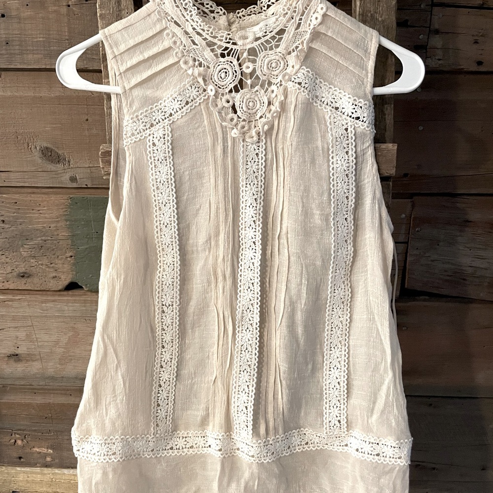 Blouse - detailed neckline